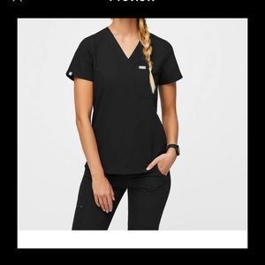 Black Catarina™ - One-Pocket Scrub Top
S - Black